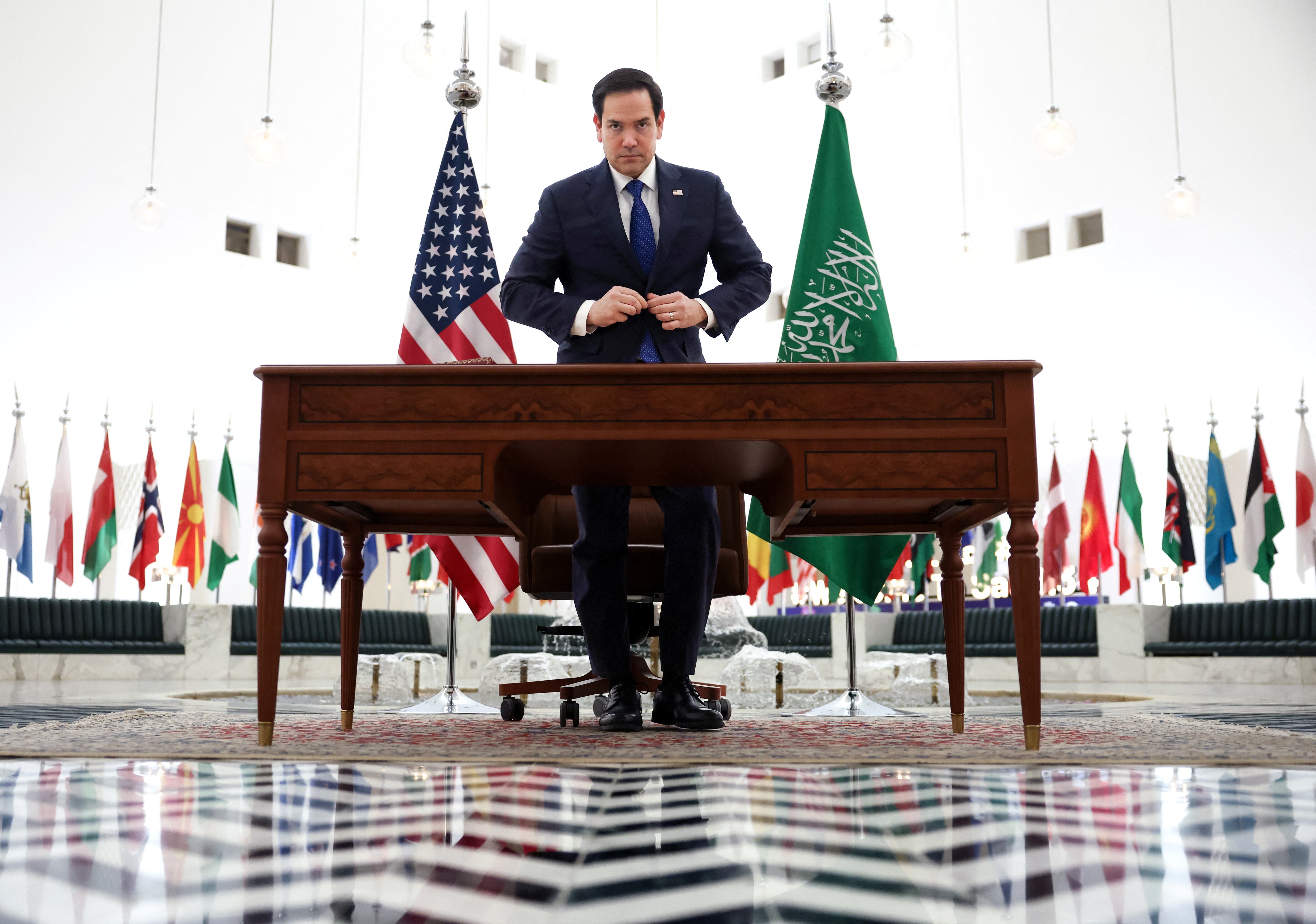 El secretario de Estado de EE UU, Marco Rubio, en su visita a Riad (Arabia Saudí) para el inicio de las negociaciones con Rusia sobre Ucrania.