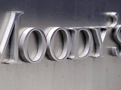 Moody's y S&P creen que la venta de la gestora de Sabadell a Amundi será positiva para el grupo