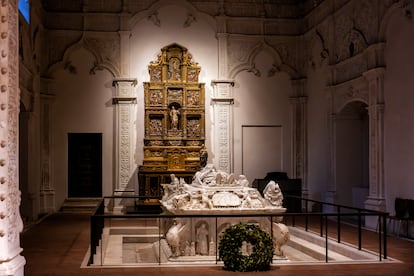 Al fondo, retablo de Santa Águeda, en la capilla de San Ildefonso de la Universidad de Alcalá, cedido a la institución en 1943.