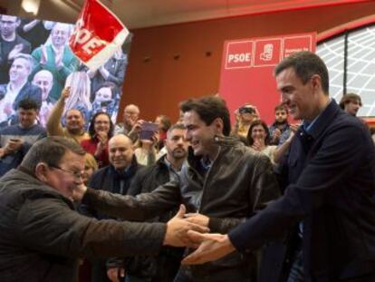 El presidente recalca que el Gobierno  trabaja por la unidad de España  y considera que los convocantes de la manifestación de Colón actúan con  deslealtad 