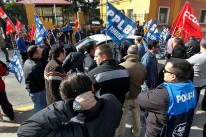 Concentración de agentes de la Policía Local en Valencia por la falta de refuerzos en Fallas.