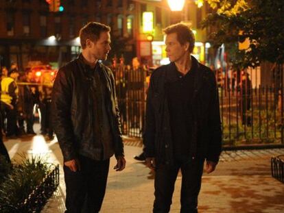 Shawn Ashmore y Kevin Bacon, en una escena de &#039;The following&#039;