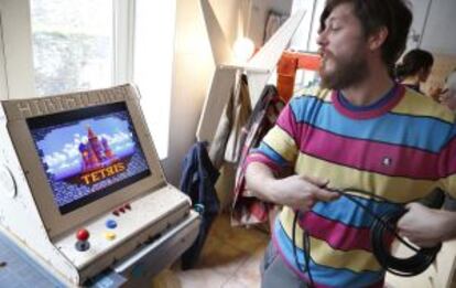 Una máquina arcade creada por los responsables de Hirikilabs a partir del ordenador Raspberry Pi, un proyecto de hardware libre.