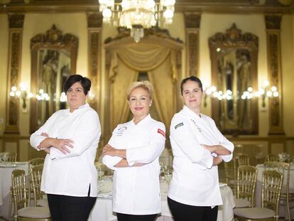 De izquierda a derecha, las chefs Celia Jiménez, Susi Díaz y Elena Lucas en una de las cenas de Córdoba Califato Gourmet.