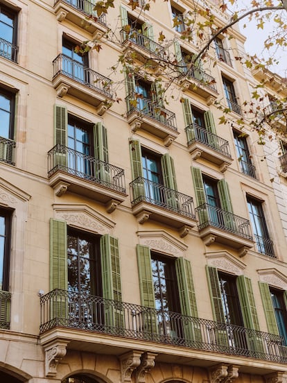 Fachada del edificio de la familia Bonay, en el 700 de la Gran Via de les Corts Catalanes de Barcelona. 