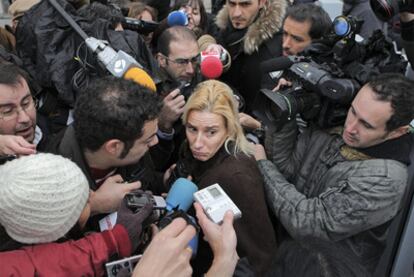 Marta Domínguez talks to reporters after declaring before a judge at the Plaza de Castilla court in Madrid.