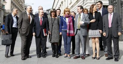 Dirigentes del PSOE junto con alcaldes socialistas en el Congreso.