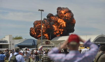 Spectators survey the aftermath of the crash that claimed the life of the defense minister&rsquo;s personal aide on Sunday. 