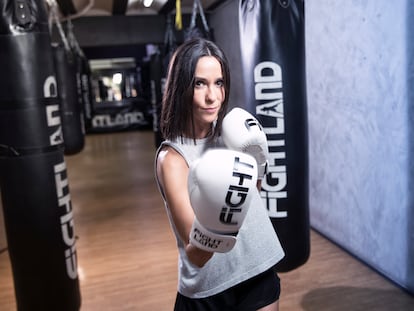 La presentadora de Informativos Telecinco Alba Lago, en el centro de boxeo Fightland de Chamberí (Madrid), el pasado 9 de agosto.