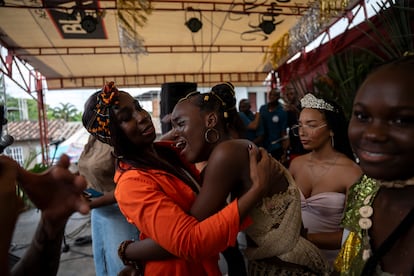 Danna Isabel Balanta llora de la alegría luego de ser elegida como Reina de la Simpatía Afro.