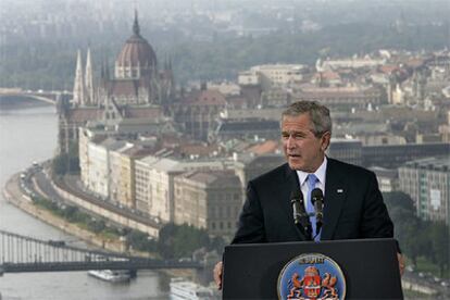 Bush, en un momento de su discurso, pronunciado en el monte Géllert de Budapest, a orillas del río Danubio.