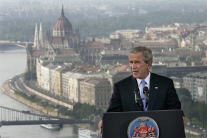 Bush, en un momento de su discurso, pronunciado en el monte Géllert de Budapest, a orillas del río Danubio.