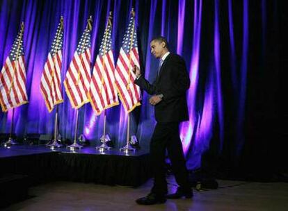 El candidato presidencial Barack Obama antes de pronunciar un discurso en Filadelfia ayer.