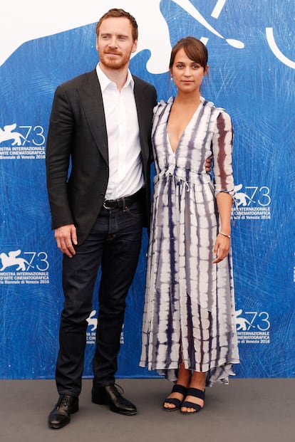 Así pudimos ver a Alicia Vikander y Michael Fassbender en el photocall de The light between oceans.