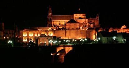 Iluminaci&oacute;n nocturna de la M&eacute;zquita-Catedral de C&oacute;rdoba.
