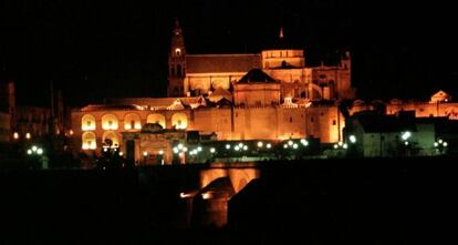 Iluminación nocturna de la Mézquita-Catedral de Córdoba.