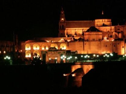 Iluminaci&oacute;n nocturna de la M&eacute;zquita-Catedral de C&oacute;rdoba.