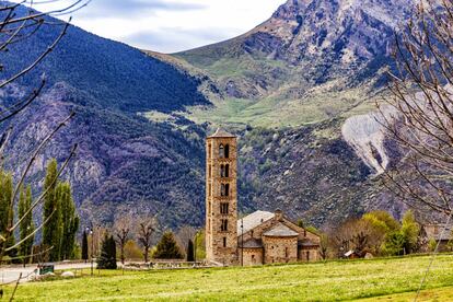 La iglesia de Sant Climent de Täüll, en una fotografía real.