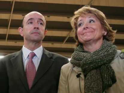 Manuel Lamela, con la expresidenta regional Esperanza Aguirre, en 2008.