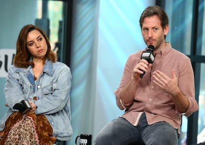 Jeff Baena y Aubrey Plaza, el 29 de junio de 2017, durante la rueda de prensa de la pelcula 'En Pecado' en Nueva York (Estados Unidos).