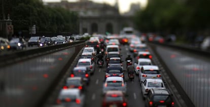 Traffic in Madrid’s Alcalá street.