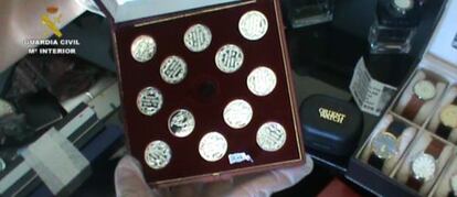 Monedas recuperadas por los investigadores de la Operación Goonies.