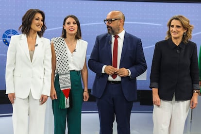 Desde la izquierda, la cabeza de lista de Coalición por una Europa Solidaria, Oihane Agirregoitia; de Podemos, Irene Montero; de Ciudadanos, Jordi Cañas, y del PSOE, Teresa Ribera, este jueves en los estudios de RTVE de Prado del Rey, en Madrid.