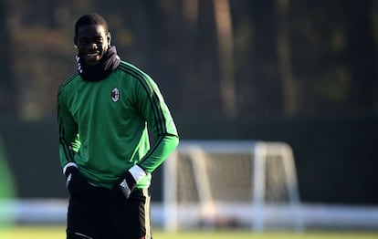 Mario Balotelli, a su llegada al entrenamiento del Milan.