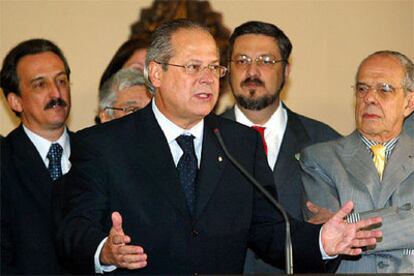 José Dirceu anuncia su dimisión el 18 de junio de 2005.