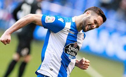 Florin Andone celebra el gol del Deportivo.