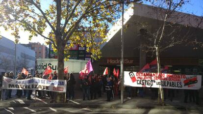 Manifestación de trabajadores de Metro por el amianto en la Asamblea, el pasado diciembre.