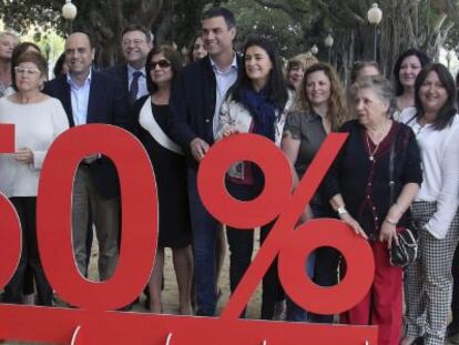 Sánchez y mujeres empresarias de Alicante, este jueves.