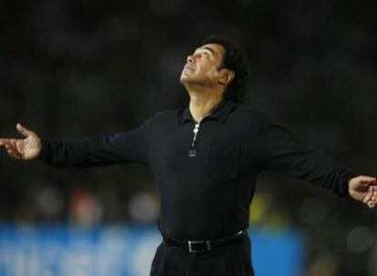 El entrenador de México, Hugo Sánchez,  en el partido de semifinales que su equipo perdió con Argentina.