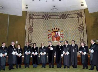 Acto de toma de posesión de los magistrados del Tribunal Constitucional, en junio de 2004.