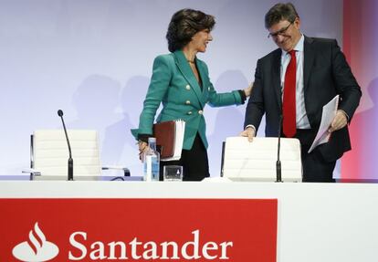 La presidenta del Santander, Ana Botín, y el consejero delegado, Jose Antonio Álvarez, durante la rueda de prensa de los resultados de la entidad en 2016.