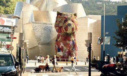 Vista de Puppy con el Museo Guggenheim al fondo.