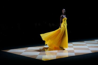 Desfile de Pedro del Hierro en la primera jornada de la MBFWM.