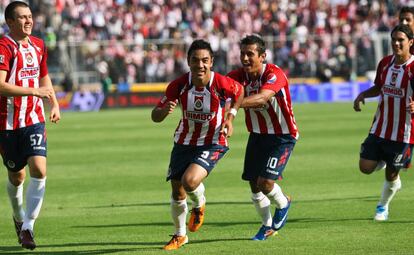 Fabián durante un partido con Chivas en 2011