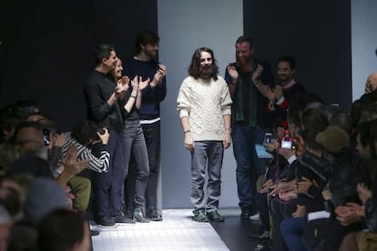 Alessandro Michele, al finalizar su primer desfile como director creativo de Gucci, en la pasada Semana de la Moda de Hombre de Milán.