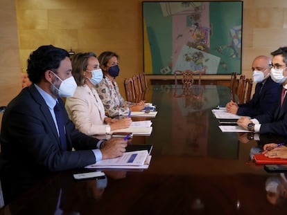 Félix Bolaños, durante la reunión mantenida este martes con la portavoz del PP en el Congreso, Cuca Gamarra.