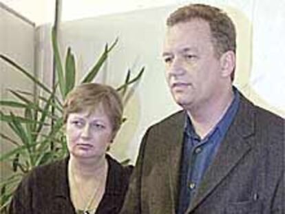 John y Sue Dickinson, padres de la niña asesinada.