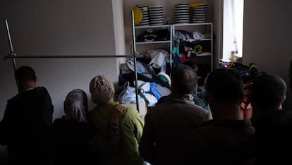 Un grupo de chechenos en un lugar seguro en Brest proporcionado por Human Constanta, un grupo bielorruso de derechos humanos.