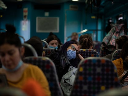 Refugiados ucranios en el tren que les llevó de España a Portugal el pasado 20 de marzo.