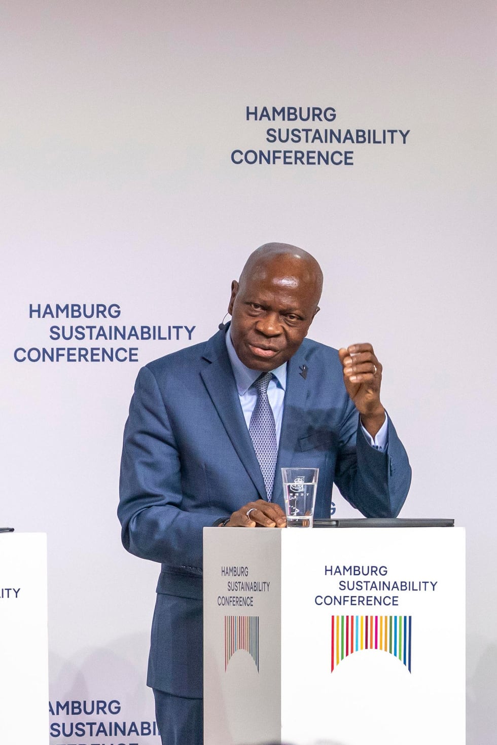 Gilbert F. Houngbo, director de la OIT: “De media, las mujeres siguen ganando entre un 20% y 23% menos que los hombres por el mismo trabajo”