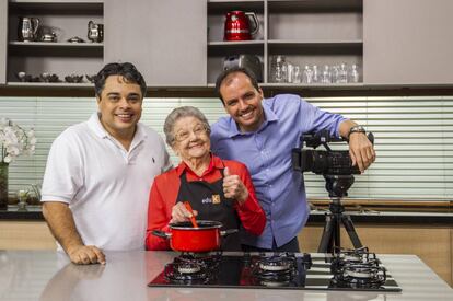 A cozinheira Palmirinha, que tem um curso online no portal Eduk.