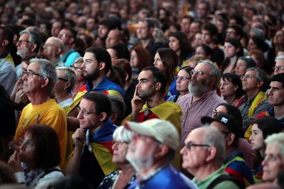 Ambiente durante la comparecencia de Carles Puigdemont en el Paseo LLuís Companys de Barcelona.