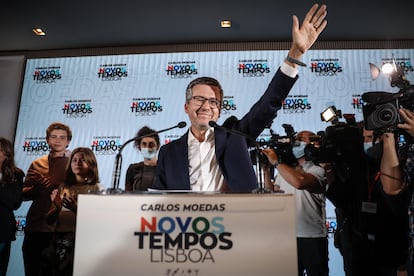 Carlos Moedas celebra esta madrugada los resultados que le han dado la victoria como alcalde de Lisboa.