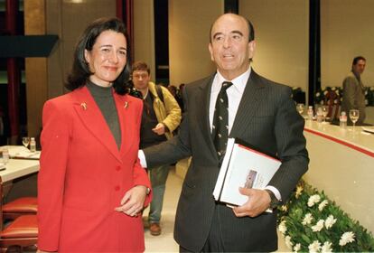 El presidente del Banco Santander, Emilio Botin, junto a su hija Ana Patricia, tras finalizar la junta general de accionistas del banco en 1999