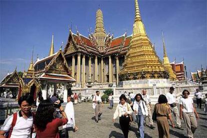 El templo budista de Wat Phra Kaeo, en Bangkok, es el más importante de Tailandia. Fue construido en 1785 para la familia real y alberga el pequeño Buda Esmeralda.