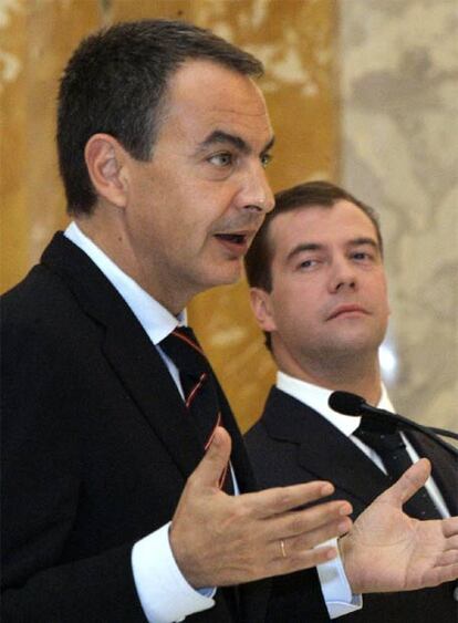José Luis Rodríguez Zapatero (izquierda) y Dimitri Medvédev.